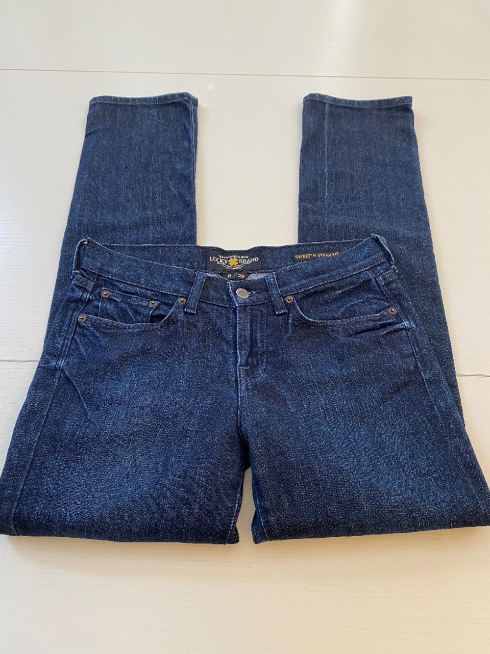 Lucky Brand "Sweet 'N Straight" Mid / Low Rise Jeans in Stark Wash - Size 6 / 28